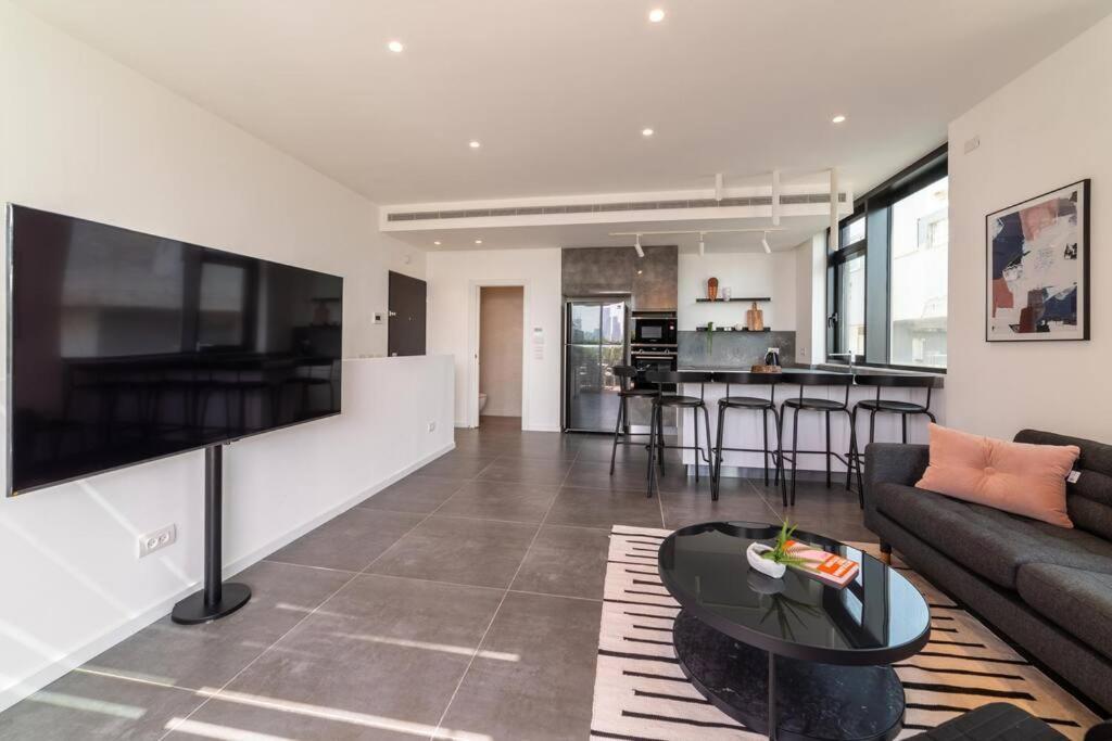 Amazing Penthouse On Gordon Beach 8 Guests Tel Aviv Exterior photo