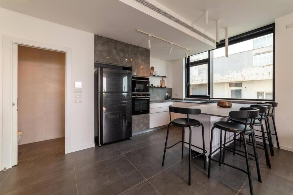 Amazing Penthouse On Gordon Beach 8 Guests Tel Aviv Exterior photo